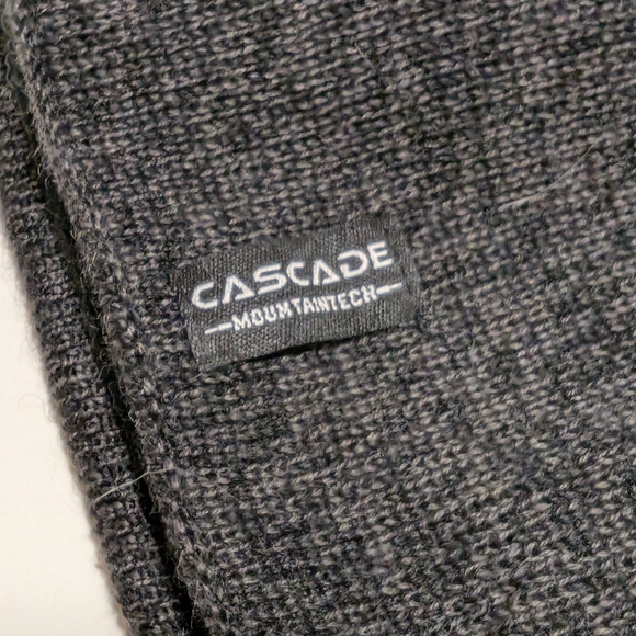 CASCADE Mountain Tech Gray Knit Beanie - Picture 2 of 4